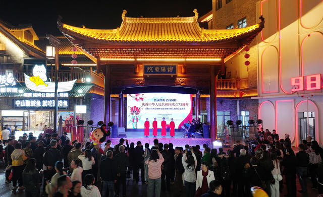湖南  郴州  苏仙区 裕后里 郴阳戏院  舞台   百姓  京剧交流 
 演唱会  京剧艺术家 爱好者 唱腔 
 戏剧盛宴  国粹京剧   黄建华
