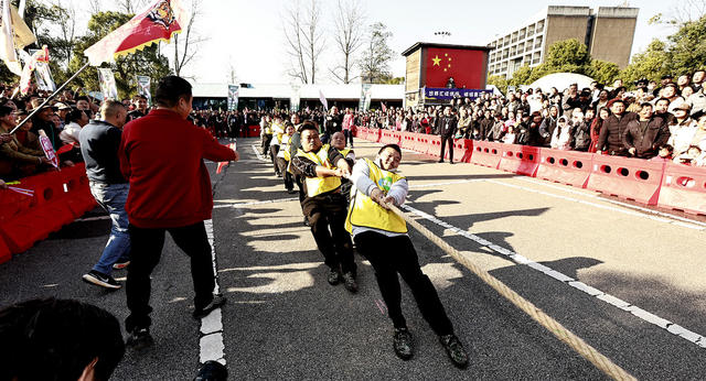 株洲天元群众拔河，24强首场冠军得奖2支羊