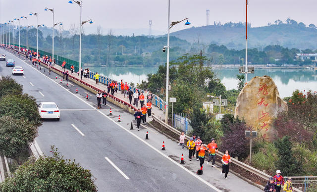 湖南  郴州 飞天山  百里丹霞 
   徒步  越野赛   苏仙区  飞天山国家地质公园 
