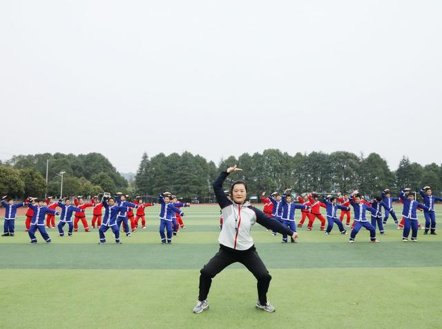       武术操进校园