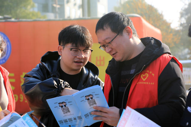 志愿者  爱心义剪 义诊 政策宣传  志愿服务
