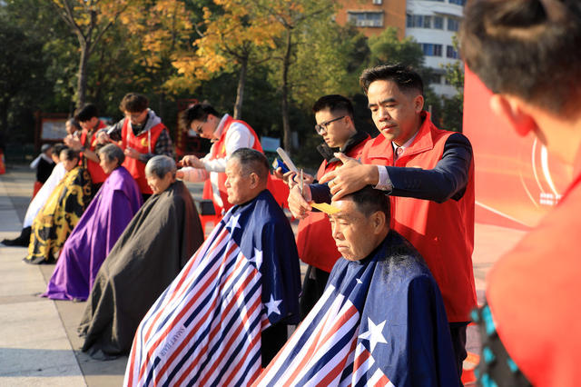 志愿者  爱心义剪 义诊 政策宣传  志愿服务