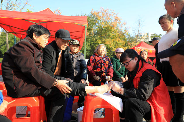 志愿者  爱心义剪 义诊 政策宣传  志愿服务