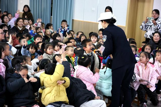 交警 学校 校园 交通安全 学生 