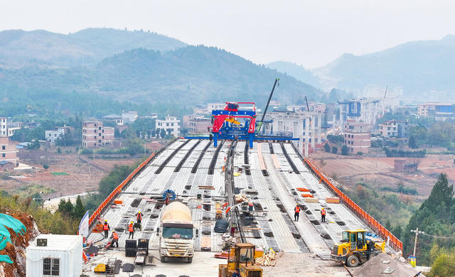 高速  公路  建设  桂新高速