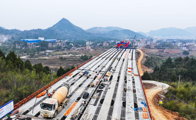 高速  公路  建设  桂新高速