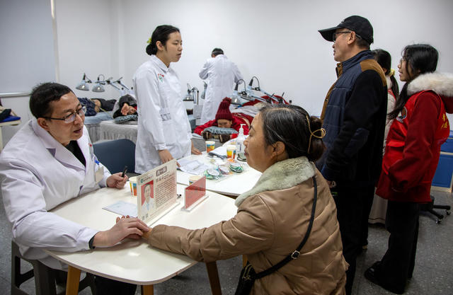 社区  元旦  歌舞  义诊  欢歌