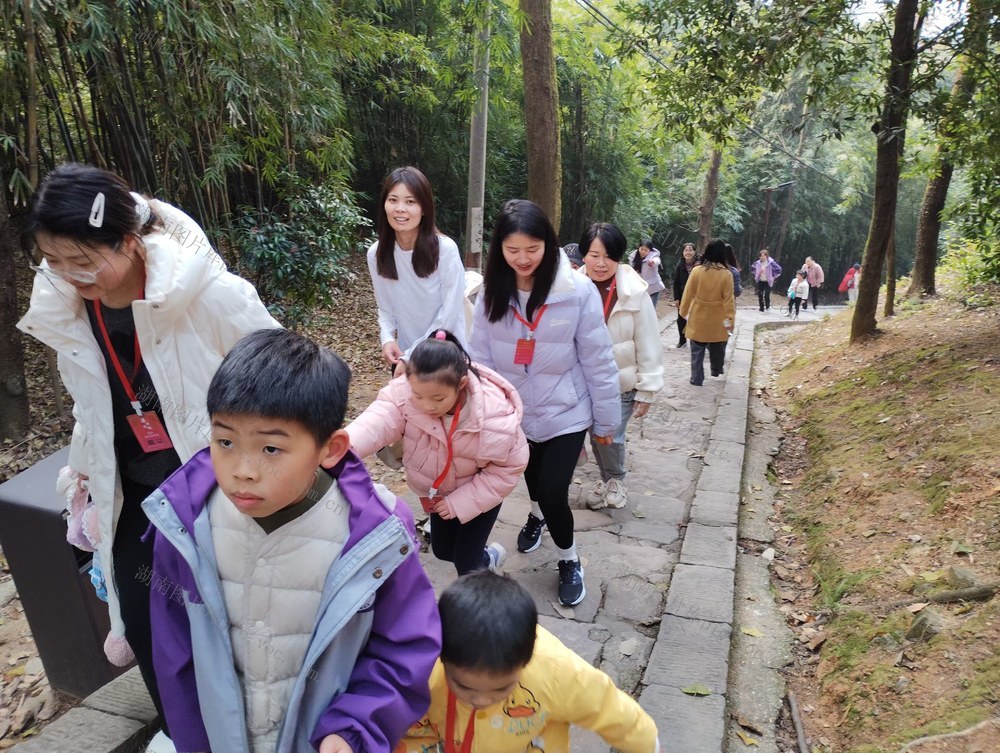 爱国主义教育  登山  祈福  苏仙岭 游学