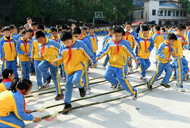 大课间 教育 体育 运动 学生 学校 锻炼 文体 课间 竹竿舞