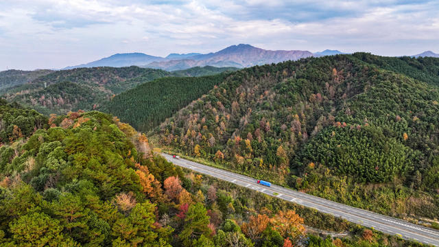 高速 多彩 山林 公路 色彩