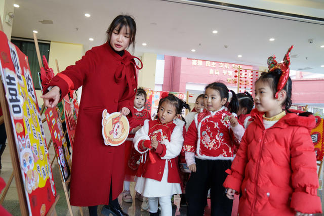 迎新年 元旦 2025年 学校