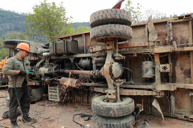 农机报废 切割拆解  整治  消除 安全隐患 转型升级 绿色发展

