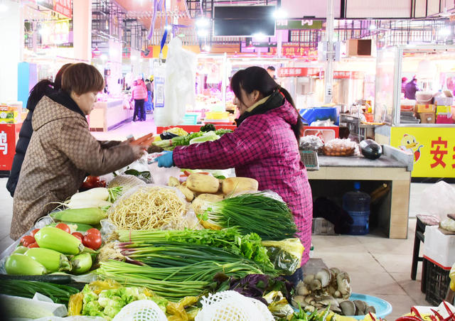 经济   招商引资  遗弃车站  农贸市场  划行规市  自产自销  全方位监督  人性化管理