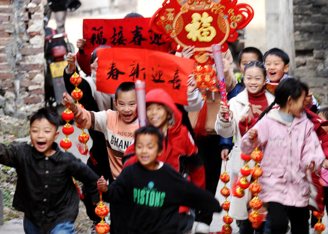 嘉禾：留守儿童 开心过年