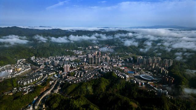通道 县城 清晨 薄雾 飘绕 美景