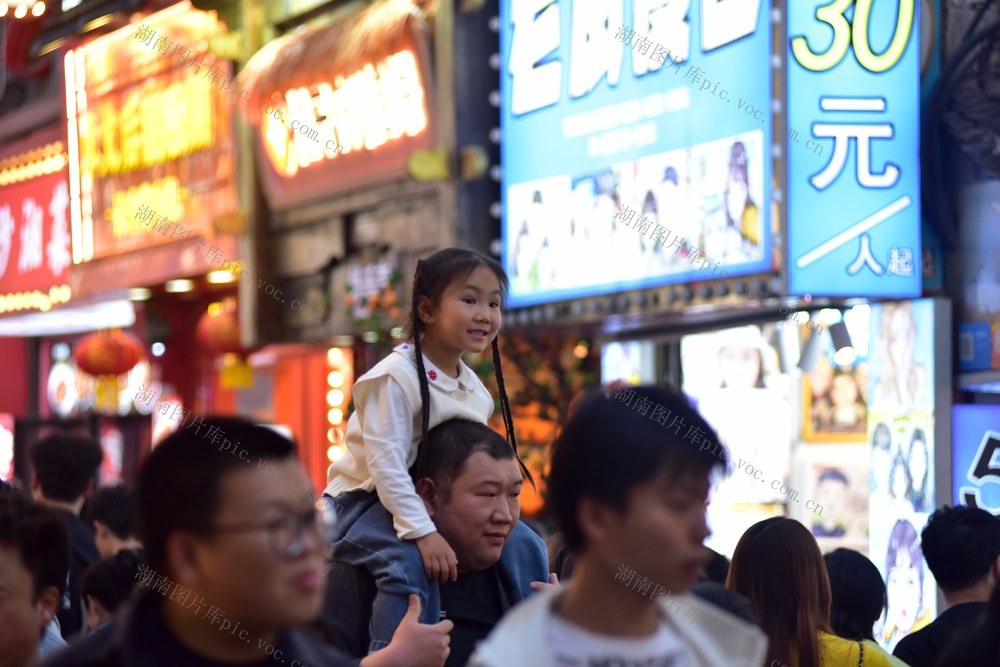 节日 消费  长沙 网红城市  清明节  老街