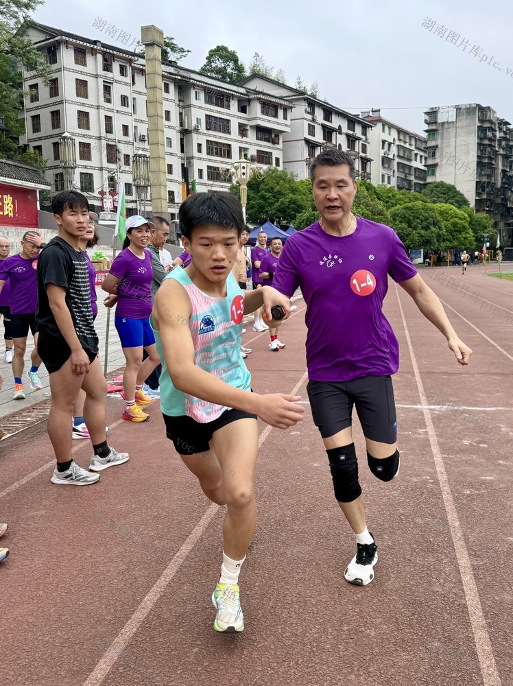“五一”跑起来  尽享节日快乐
