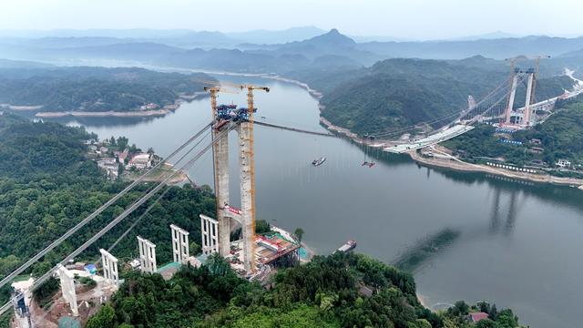 特大桥  交通建设  悬索桥  高速公路  公路建设