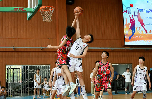 蓝球 体育场 学生 比赛 运动 校园 体育生活 球 体质 锻炼 学校