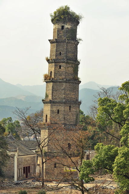 塔下寺 国宝 斜塔 塔下寺 斜塔