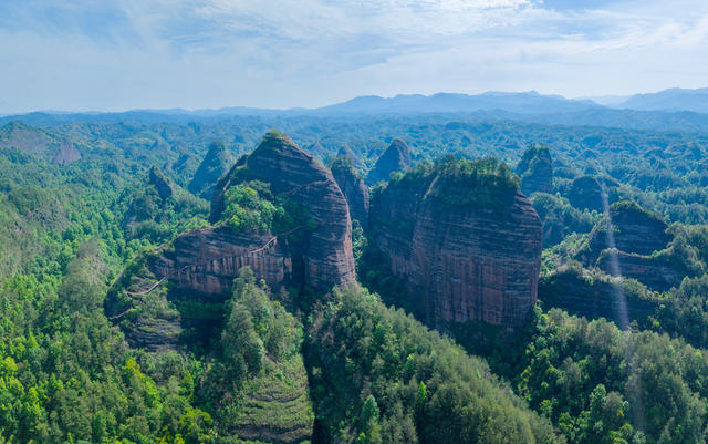 丹霞地貌 山峰 绿色 森林 植被 自然风光 地质奇观 地貌景观 远景 航拍 山峦叠嶂 生态环境 自然 风景名胜 绿色生态  旅游  万佛山 丹霞山 万佛山丹霞 风光 风景 青山 山川 地形 树林 万佛山景区 旅游目的地 旅行 湖南通道 通道万佛山