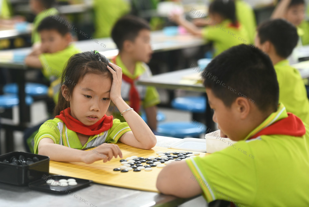 小棋手
同台对弈