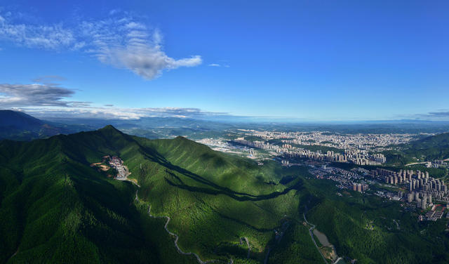 航拍  郴州市  苏仙区  王仙岭 
 郴城  蓝天  白云  画卷 