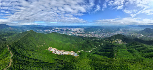无人机  郴州市  王仙岭  俯瞰  郴州  720航拍  全景  林中之城  绿水青山  金山银山 
 林业  总产值  全省第一  