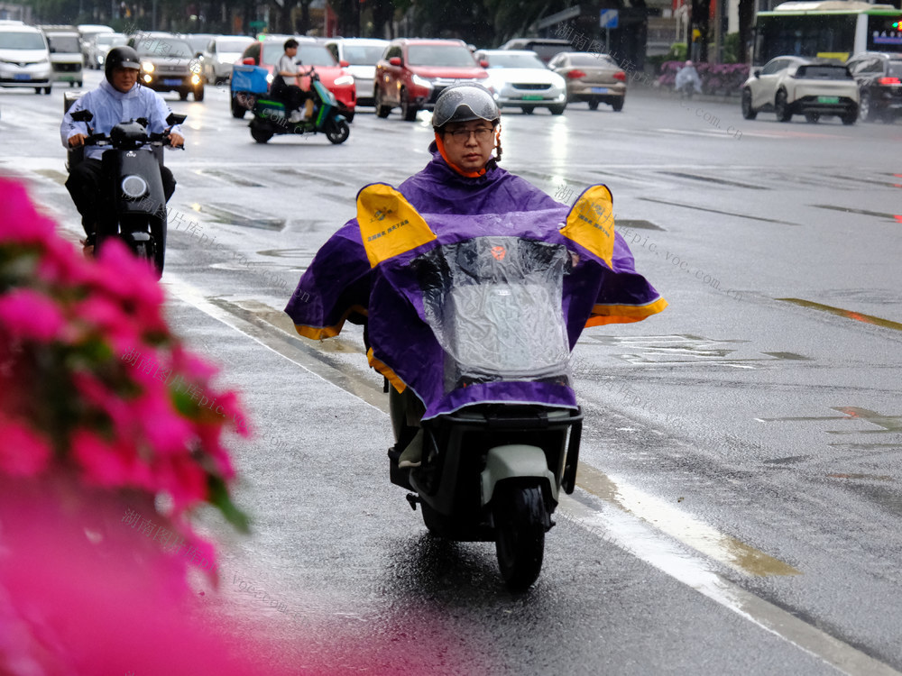 雨中骑行