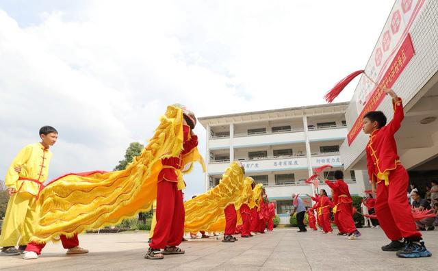 学校 竹画 竹编 秆龙 傩面狮子舞 文化传承