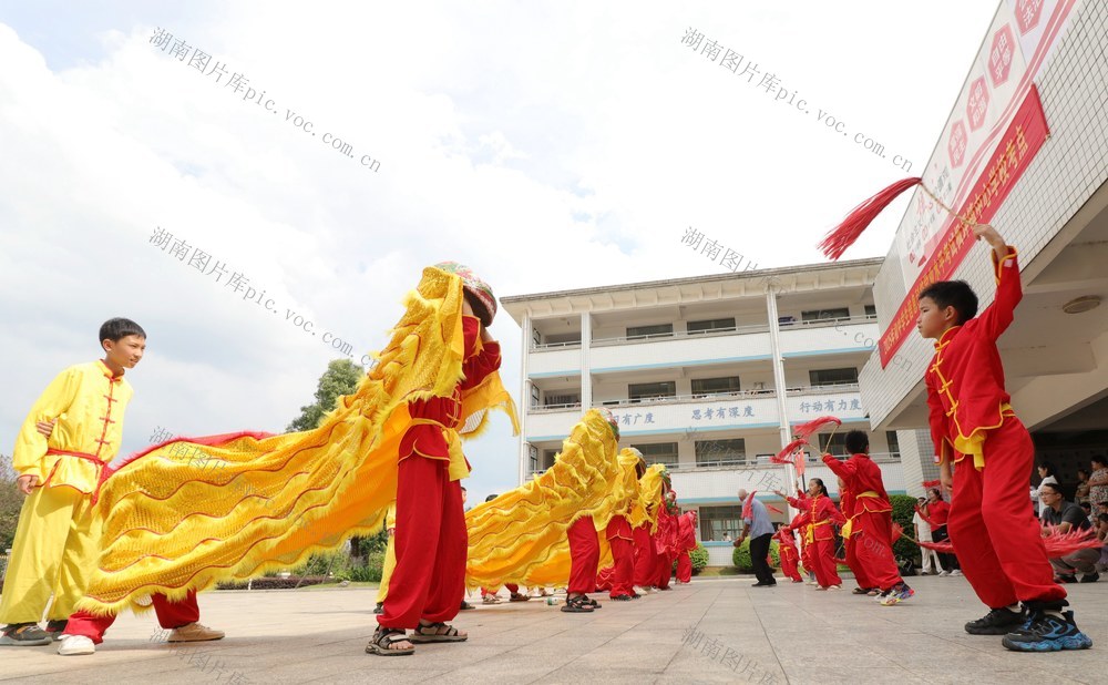 学校 竹画 竹编 秆龙 傩面狮子舞 文化传承