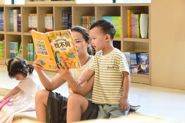 盛夏  少儿  避暑  双休  书店  阅读