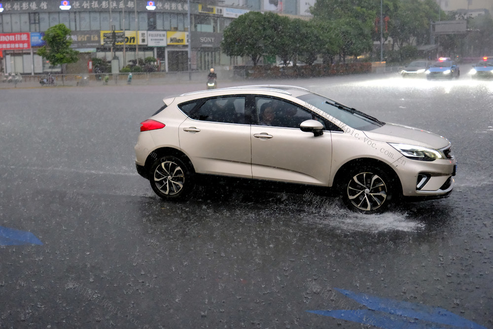 暴雨来袭