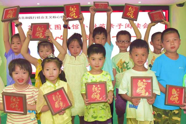 图书 故事  党的生日 生日礼物  红心向党