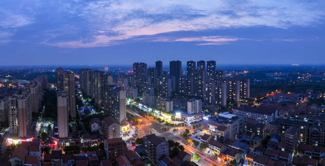 发现澧县之美 --澧州印象小区等夜景。  杨翠辉2025年4月29日摄于湖南澧县。