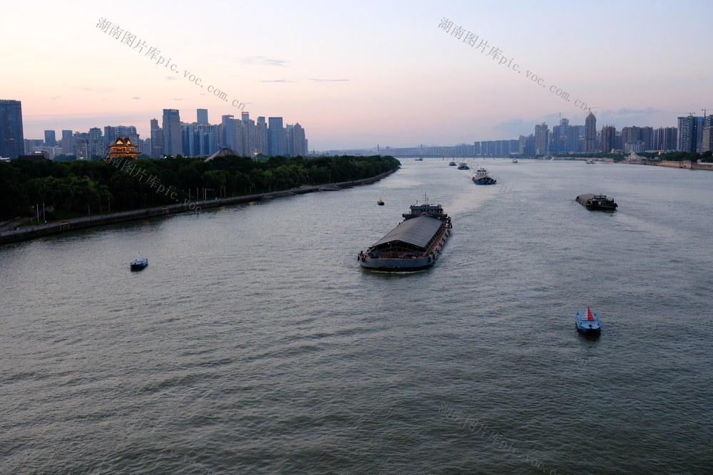 湘江航运忙