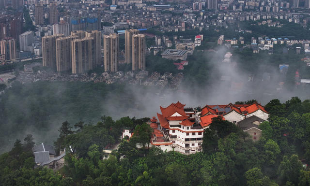 湖南  郴州    大雨   苏仙岭  景区 
 云雾   仙境