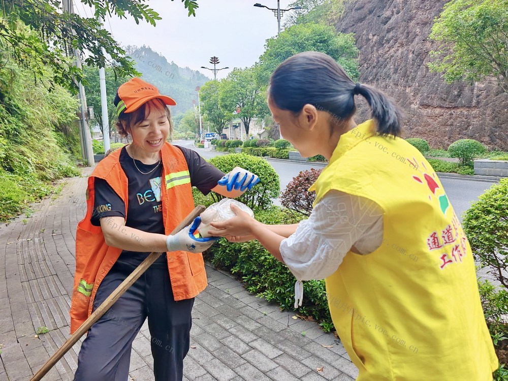 “爱心早餐”温暖劳动者清晨
