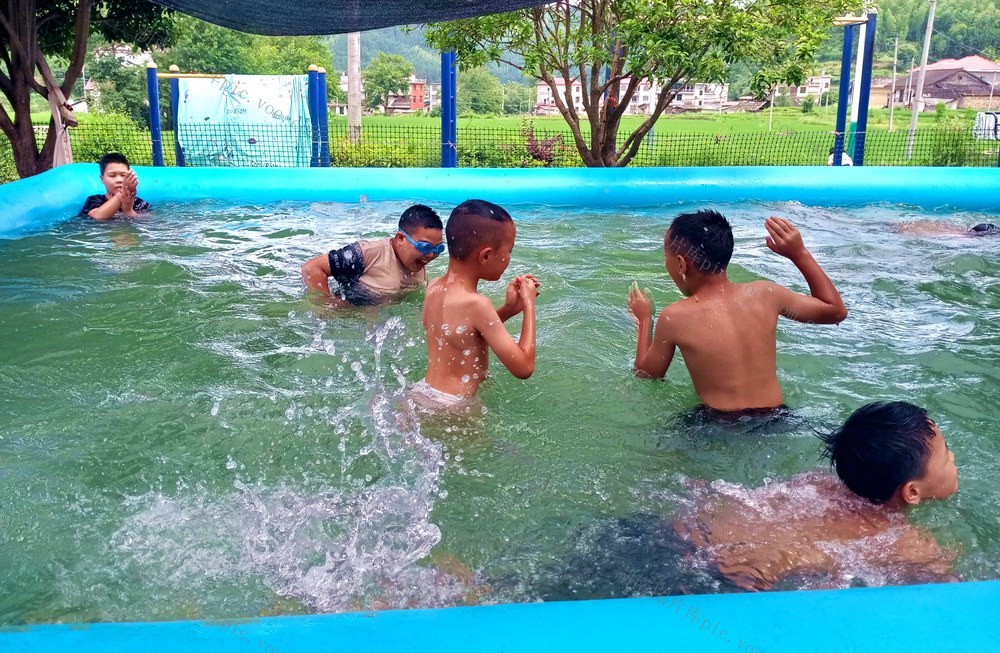 清凉  游泳 热天