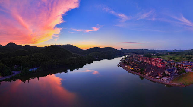 郴州  苏仙区  飞天山国家地质公园  翠江  瓦窑坪  晚霞  新农村  山水画卷 