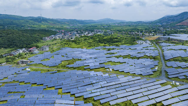 航拍  湖南  郴州市  桂阳县 
 荷叶镇  太清矿区  荒山   光伏  太阳能  农牧  企业  金山银山 