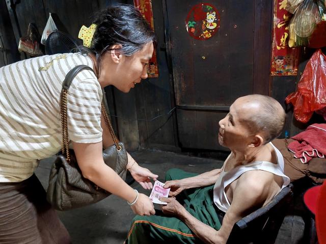 回访困境老人
