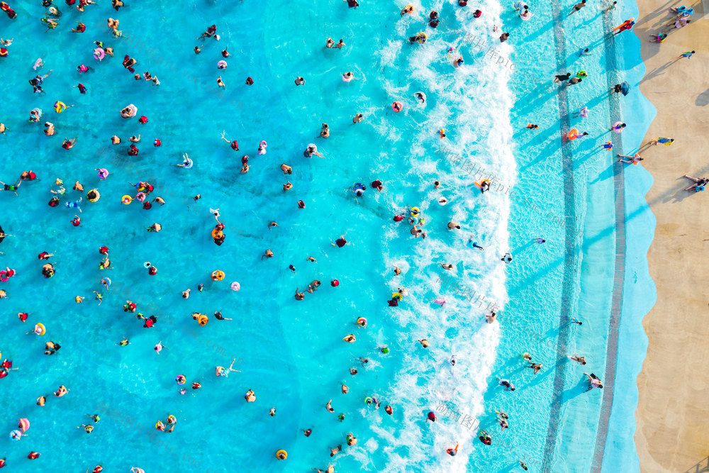 夏日高温 清凉经济 戏水纳凉 