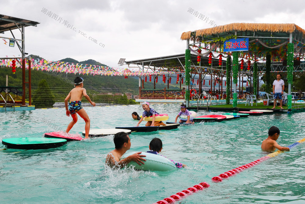 戏水  乐享  清凉  大暑