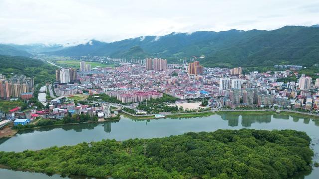 滨水小城  生态宜居