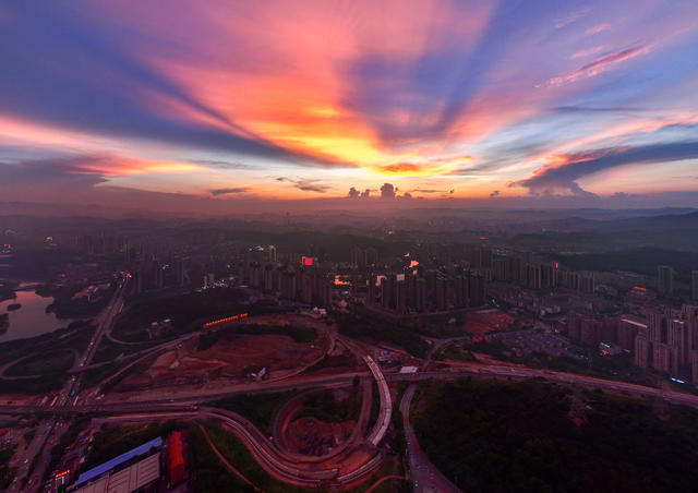 7月25日  傍晚  郴州  上空  出现  醉美晚霞  