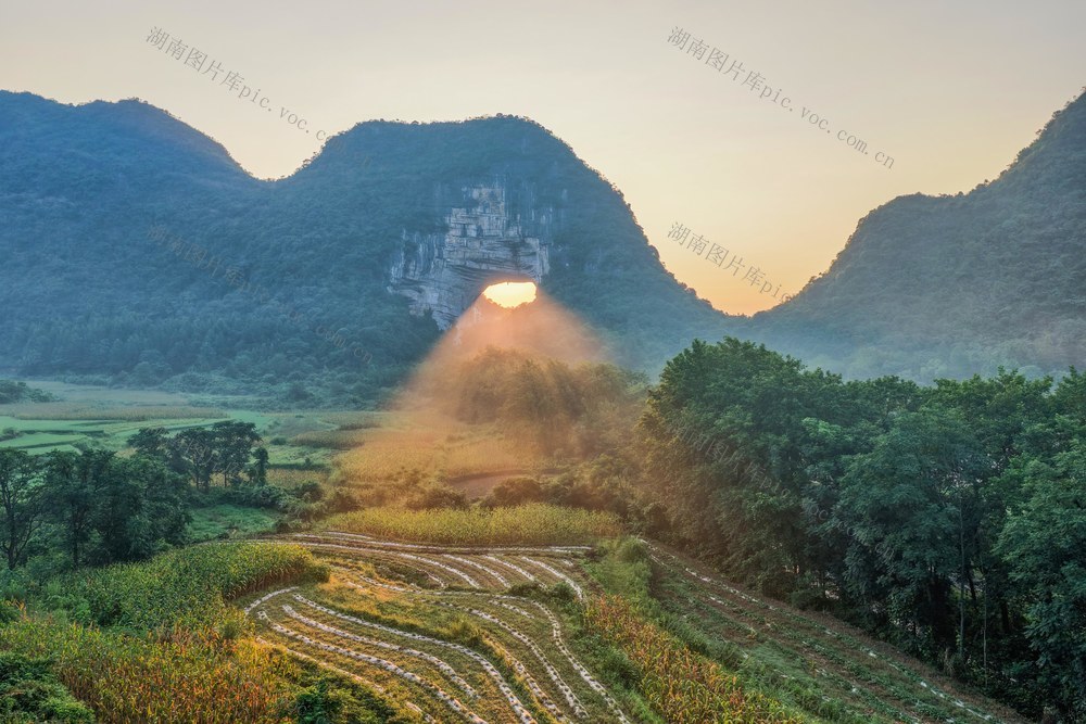 月岩
道县
晨光
