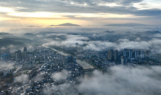江永县城 云雾缭绕 日出美景