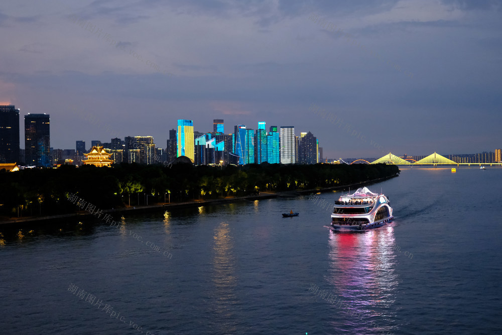 夜游湘江