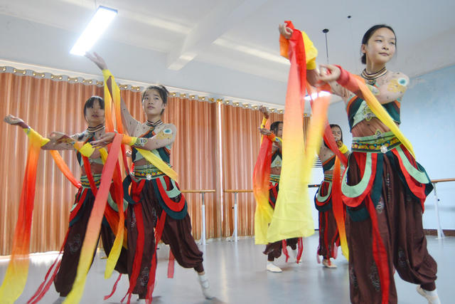 嘉禾：多彩假期长才艺